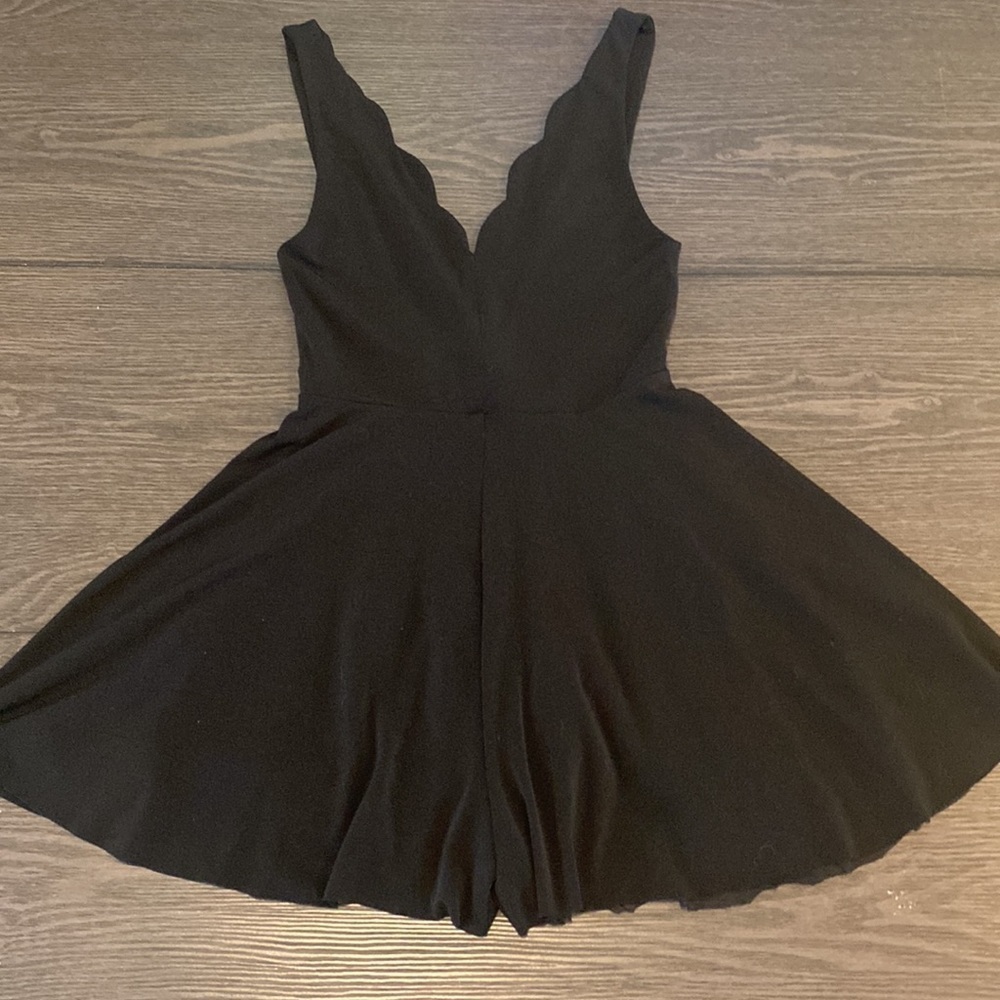 Kimchi Blue black sleeveless romper. Sz S. Dress/shorts. Scalloped straps. - Picture 6 of 16
